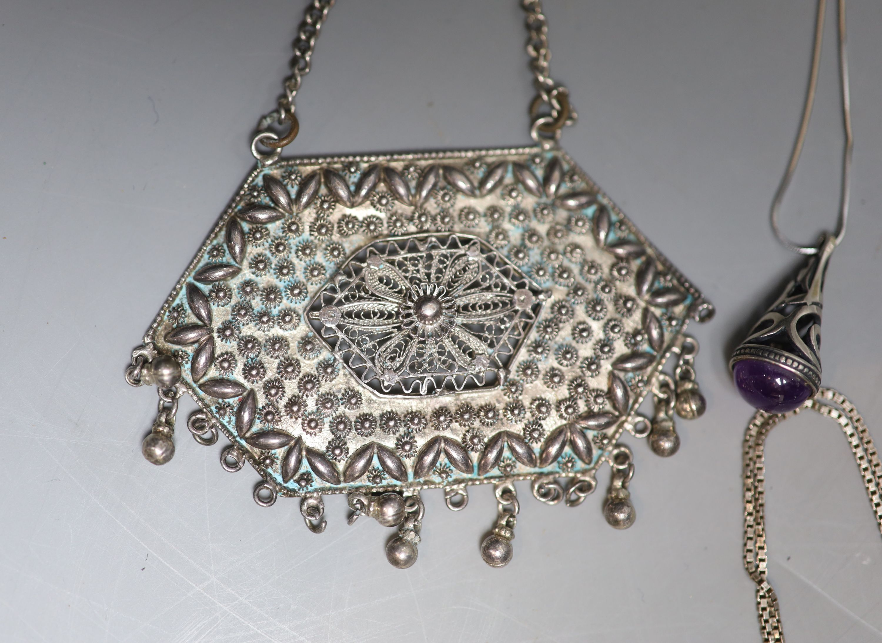 Mixed jewellery including a stylish silver necklace, 925 ring and an Italian 925 and amethyst set drop pendant necklace.